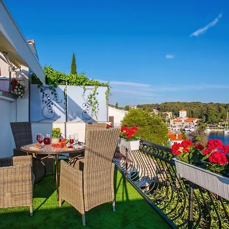 Golden View Luxury Apartment Maslinica Exterior photo