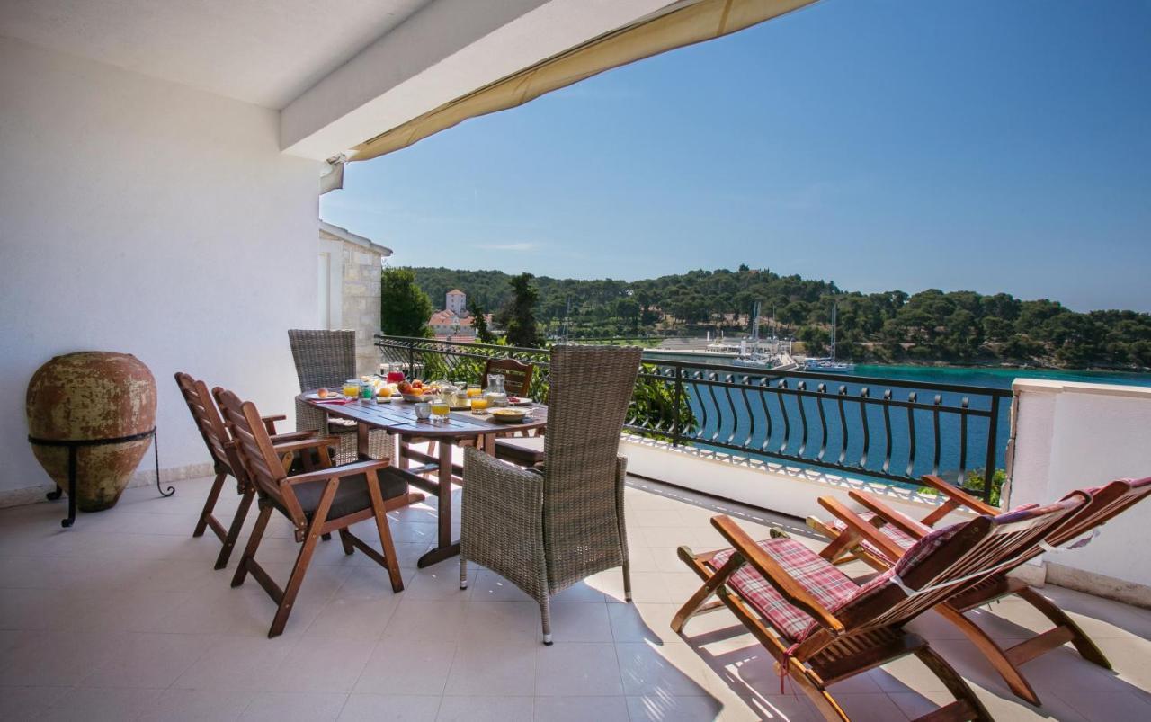 Golden View Luxury Maslinica